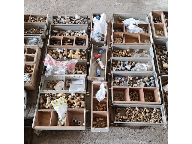 Assortiment knel, soldeer en knijp koppelingen - afbeelding 6 van  27