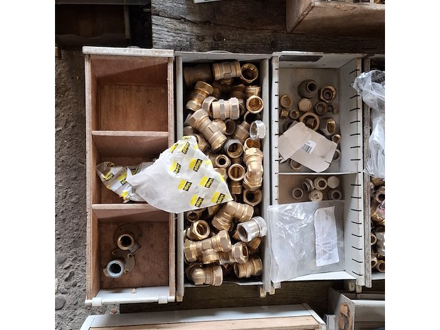 Assortiment knel, soldeer en knijp koppelingen - afbeelding 7 van  27