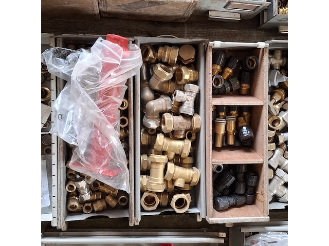 Assortiment knel, soldeer en knijp koppelingen - afbeelding 8 van  27