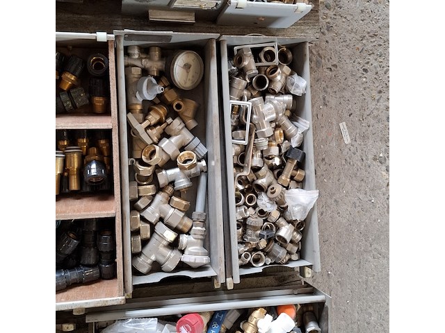 Assortiment knel, soldeer en knijp koppelingen - afbeelding 9 van  27