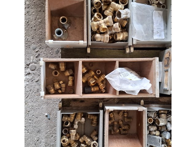 Assortiment knel, soldeer en knijp koppelingen - afbeelding 10 van  27