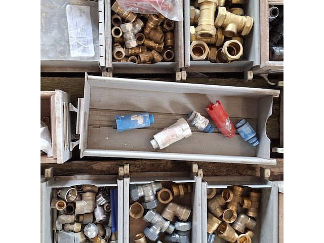 Assortiment knel, soldeer en knijp koppelingen - afbeelding 11 van  27