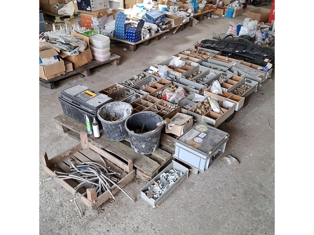 Assortiment knel, soldeer en knijp koppelingen - afbeelding 1 van  27