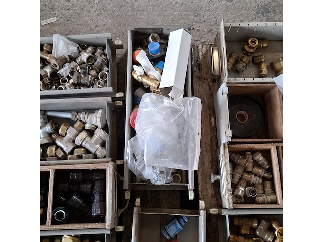 Assortiment knel, soldeer en knijp koppelingen - afbeelding 13 van  27