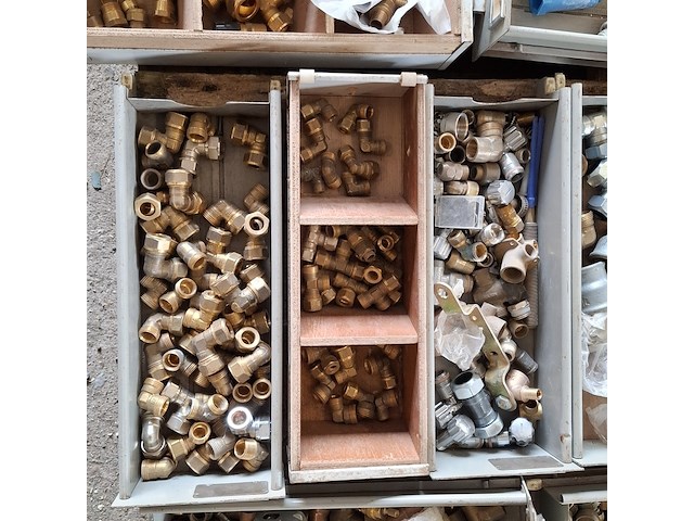 Assortiment knel, soldeer en knijp koppelingen - afbeelding 14 van  27