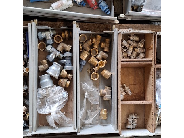 Assortiment knel, soldeer en knijp koppelingen - afbeelding 15 van  27