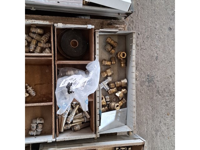 Assortiment knel, soldeer en knijp koppelingen - afbeelding 16 van  27