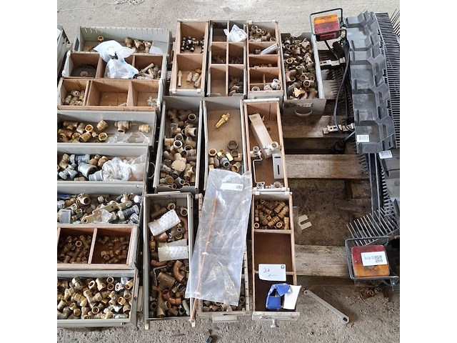 Assortiment knel, soldeer en knijp koppelingen - afbeelding 17 van  27