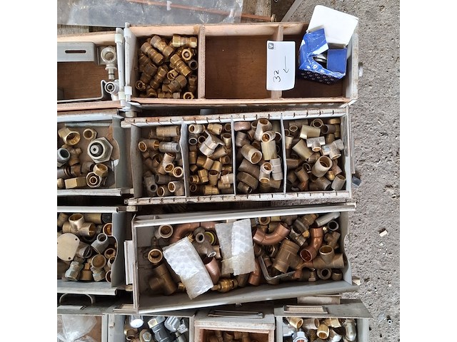 Assortiment knel, soldeer en knijp koppelingen - afbeelding 18 van  27