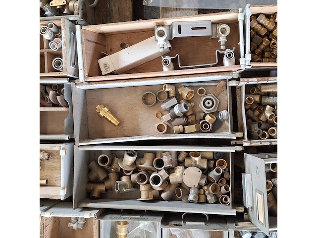 Assortiment knel, soldeer en knijp koppelingen - afbeelding 19 van  27