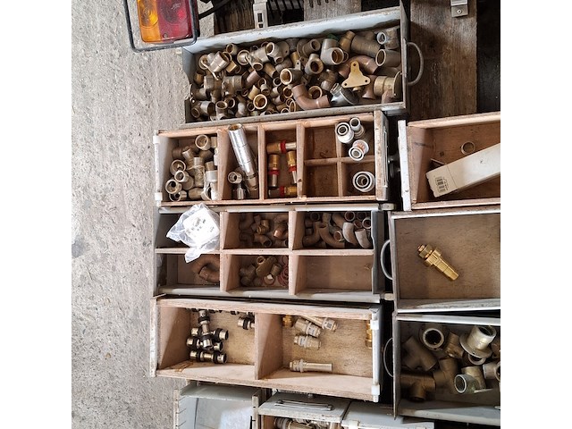 Assortiment knel, soldeer en knijp koppelingen - afbeelding 20 van  27