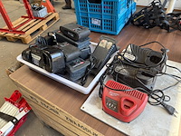 Assortiment laders o.a. hitachi, milwaukee, facom - afbeelding 2 van  4