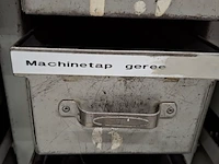 Assortiment metaalbewerking instrumenten in werkplaatskast - afbeelding 6 van  54