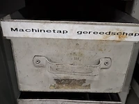 Assortiment metaalbewerking instrumenten in werkplaatskast - afbeelding 10 van  54