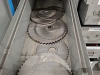 Assortiment metaalbewerking instrumenten in werkplaatskast - afbeelding 11 van  54