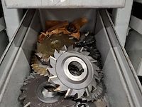 Assortiment metaalbewerking instrumenten in werkplaatskast - afbeelding 15 van  54