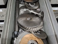 Assortiment metaalbewerking instrumenten in werkplaatskast - afbeelding 18 van  54