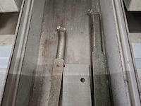 Assortiment metaalbewerking instrumenten in werkplaatskast - afbeelding 44 van  54