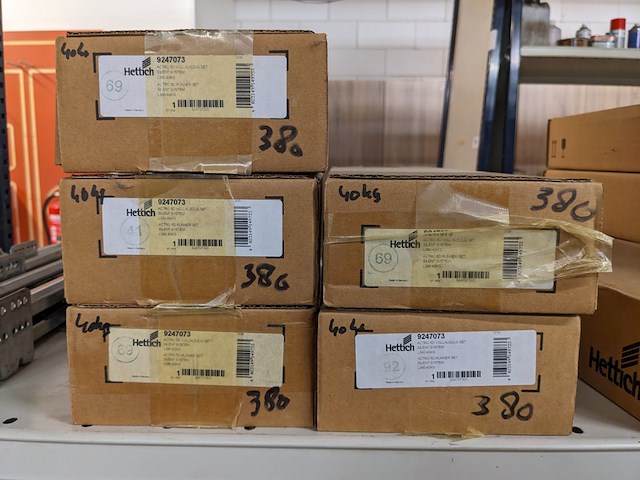 Assortiment meubelbevestigingsmateriaal, o.a. hettich - afbeelding 3 van  34