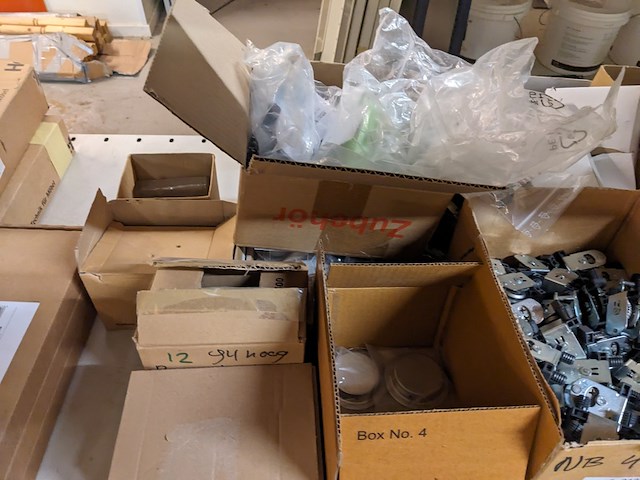 Assortiment meubelbevestigingsmateriaal, o.a. hettich - afbeelding 10 van  34