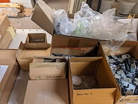 Assortiment meubelbevestigingsmateriaal, o.a. hettich - afbeelding 10 van  34