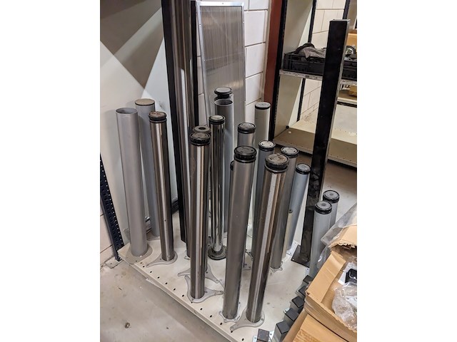 Assortiment meubelbevestigingsmateriaal, o.a. hettich - afbeelding 16 van  34