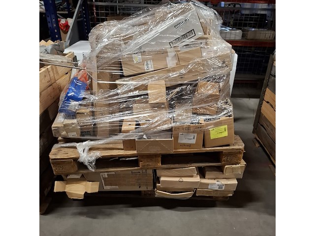 Assortiment meubelbevestigingsmateriaal, o.a. hettich - afbeelding 24 van  34