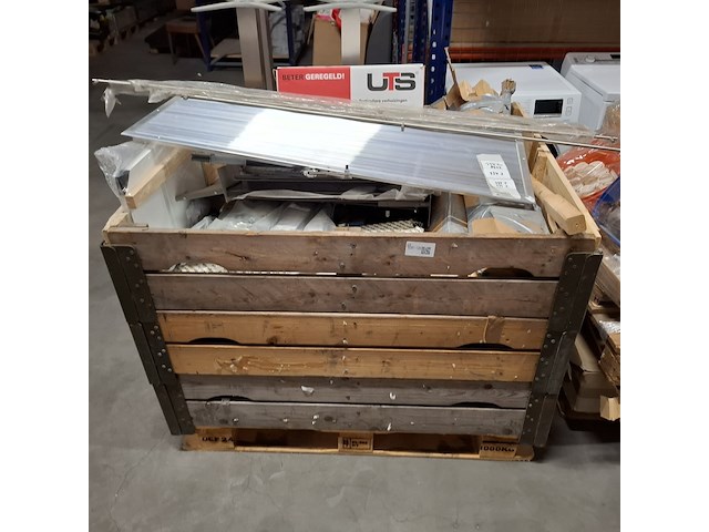 Assortiment meubelbevestigingsmateriaal, o.a. hettich - afbeelding 26 van  34