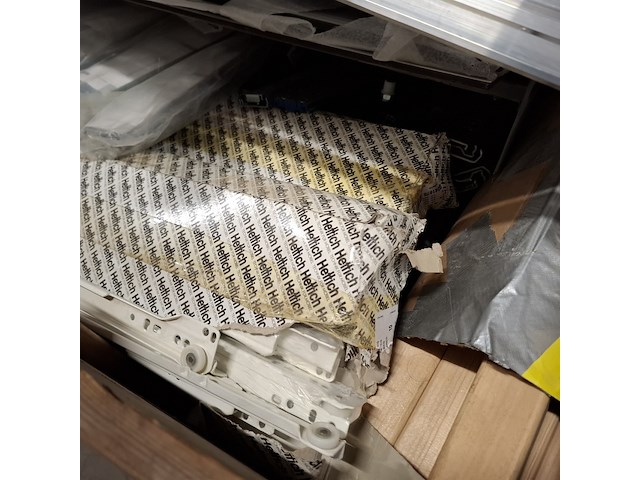 Assortiment meubelbevestigingsmateriaal, o.a. hettich - afbeelding 27 van  34