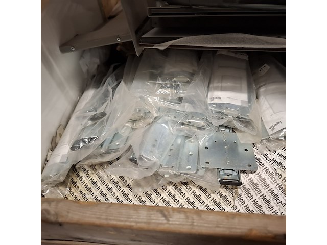 Assortiment meubelbevestigingsmateriaal, o.a. hettich - afbeelding 28 van  34