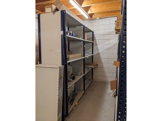 Assortiment meubelbevestigingsmateriaal, o.a. hettich - afbeelding 23 van  34