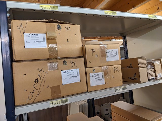 Assortiment meubelbevestigingsmateriaal, o.a. hettich - afbeelding 30 van  34