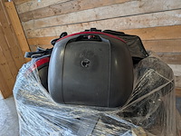 Assortiment motorkoffers en tassen, o.a. kemi moto, givi - afbeelding 2 van  7