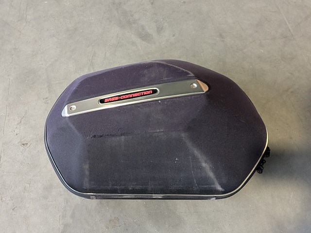 Assortiment motorkoffers en tassen, o.a. kemi moto, givi - afbeelding 6 van  7