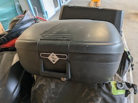 Assortiment motorkoffers en tassen, o.a. triumph, ducati, honda - afbeelding 4 van  10