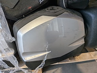 Assortiment motorkoffers en tassen, o.a. triumph, ducati, honda - afbeelding 7 van  10