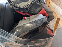 Assortiment motorkoffers en tassen, o.a. triumph, ducati, honda - afbeelding 9 van  10