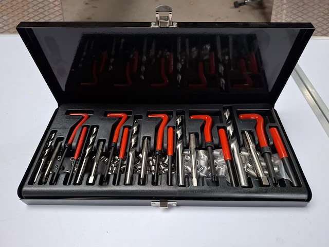 Assortiment o.a. bevestigingsmiddelen - afbeelding 2 van  10