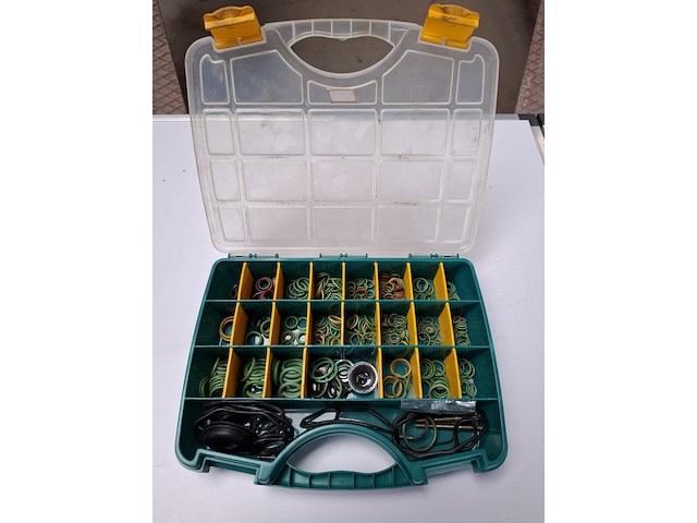 Assortiment o.a. bevestigingsmiddelen - afbeelding 7 van  10