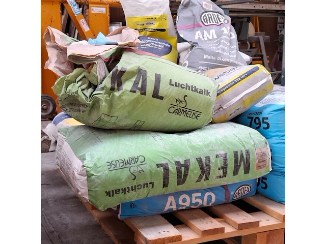 Assortiment pleister, mortel, lijm, o.a. knauf, eurocol - afbeelding 2 van  13