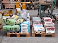 Assortiment pleister, mortel, lijm, o.a. knauf, eurocol