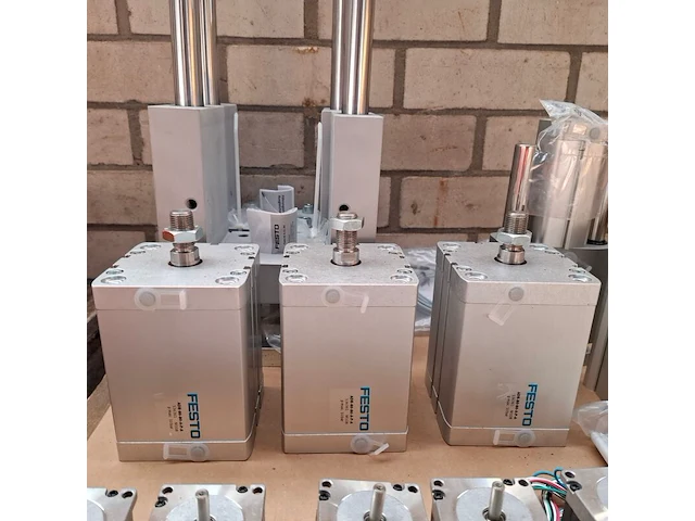 Assortiment pneumatische cilinders en toebehoren o.a. festo, norgren - afbeelding 7 van  25