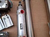 Assortiment pneumatische cilinders en toebehoren o.a. festo, norgren - afbeelding 14 van  25