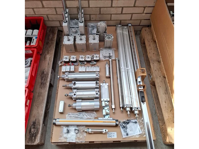 Assortiment pneumatische cilinders en toebehoren o.a. festo, norgren - afbeelding 12 van  25