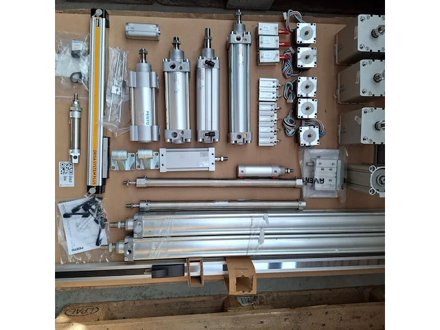 Assortiment pneumatische cilinders en toebehoren o.a. festo, norgren - afbeelding 19 van  25