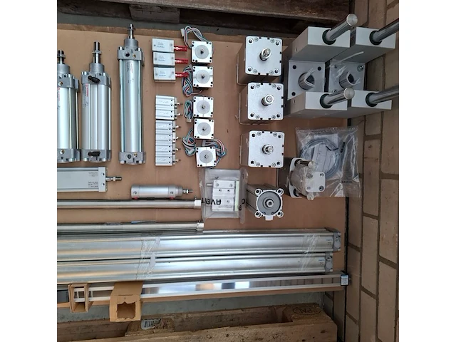 Assortiment pneumatische cilinders en toebehoren o.a. festo, norgren - afbeelding 20 van  25