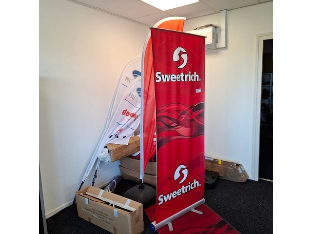Assortiment promo materiaal o.a. sweetrich en nipponia - afbeelding 1 van  14