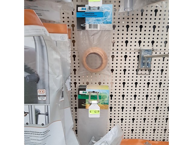 Assortiment regenton toebehoren o.a. harcostar - afbeelding 4 van  30