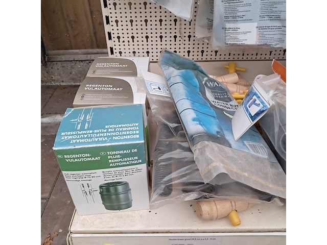 Assortiment regenton toebehoren o.a. harcostar - afbeelding 5 van  30