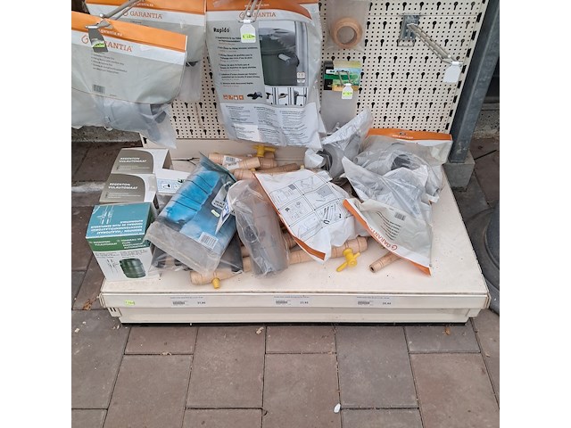 Assortiment regenton toebehoren o.a. harcostar - afbeelding 10 van  30